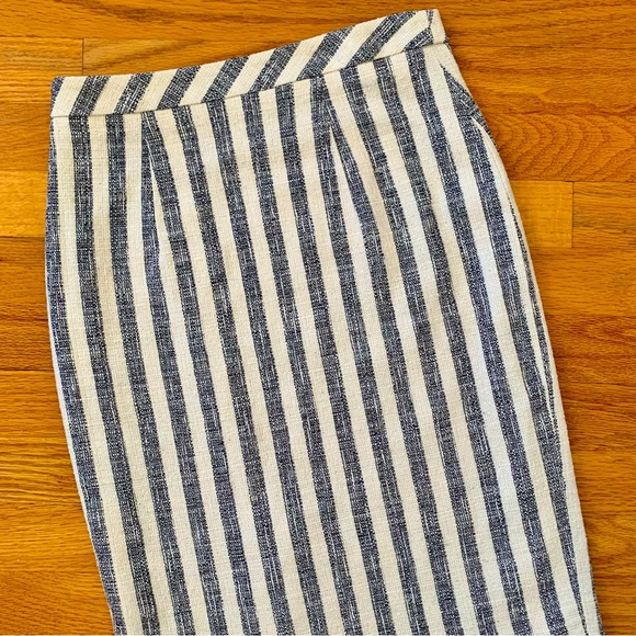 CLEARANCE Banana Republic—Navy White Stripes, Tweed Pencil Skirt, Raw Edge - Picture 9 of 10